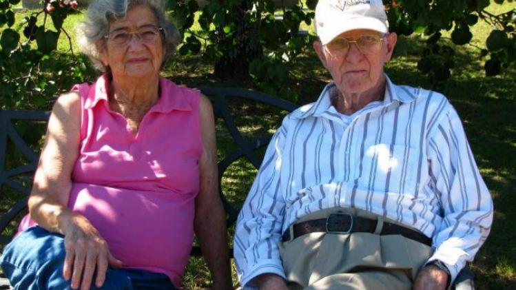 Ware liefde! Na 71 jaar huwelijk sterft echtpaar op dezelfde dag