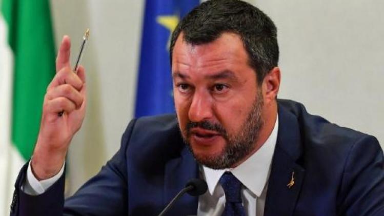 Salvini zegt dat hij politie hielp bij vondst van oorlogswapens
