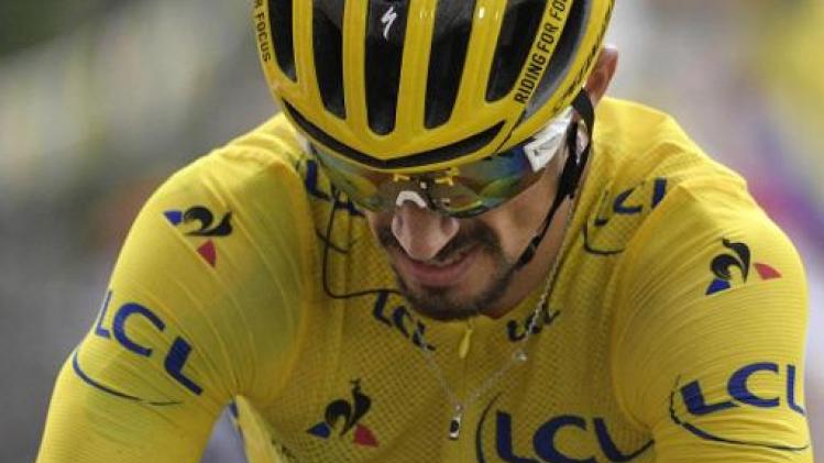 Tour de France - Deceuninck - Quick-Step krijgt geldboete voor duw in de rug bij Julian Alaphilippe