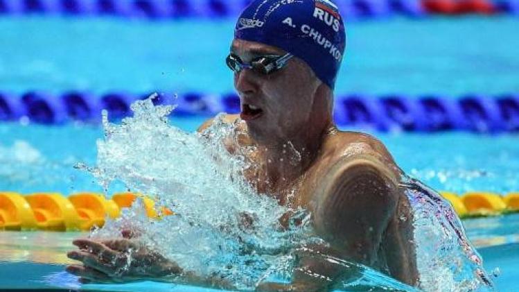 Rus Chupkov zwemt in wereldrecord naar nieuwe titel op 200m schoolslag