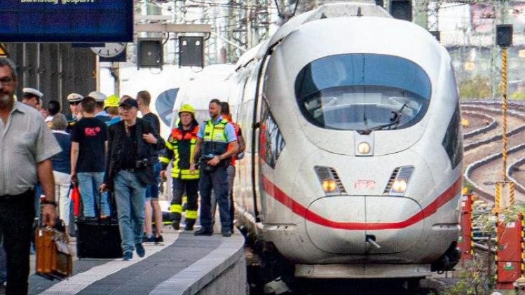 8-jarig kind sterft nadat het op treinsporen geduwd wordt in Duitsland