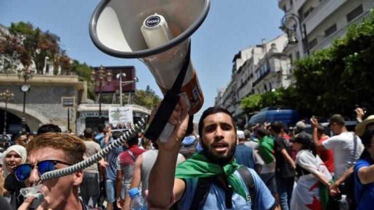 Zowel studenten als leger wijzen voorstel tot dialoog in Algerije af