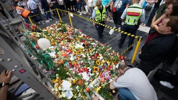 Vierhonderd mensen brengen hulde aan jongen die op sporen werd geduwd in Frankfurt