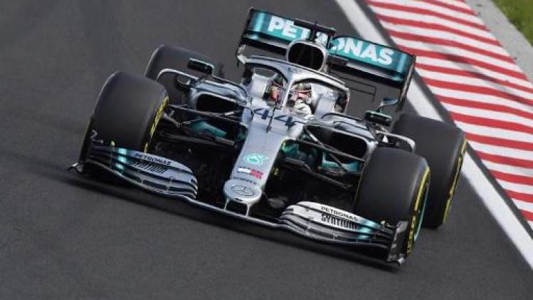 Lewis Hamilton verslaat Max Verstappen