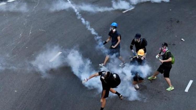 Politie zet traangas in tegen betogers