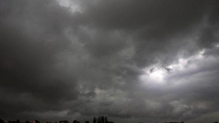 KMI waarschuwt voor onweer en rukwinden op maandag