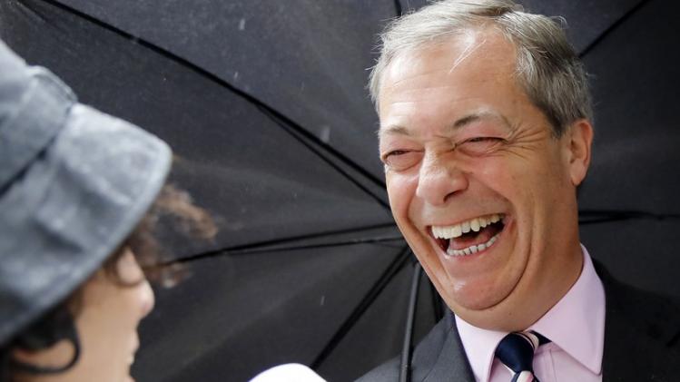 Nigel Farage beledigt Britse Royals: "De Queen Mother was een kettingrokende gindrinker"