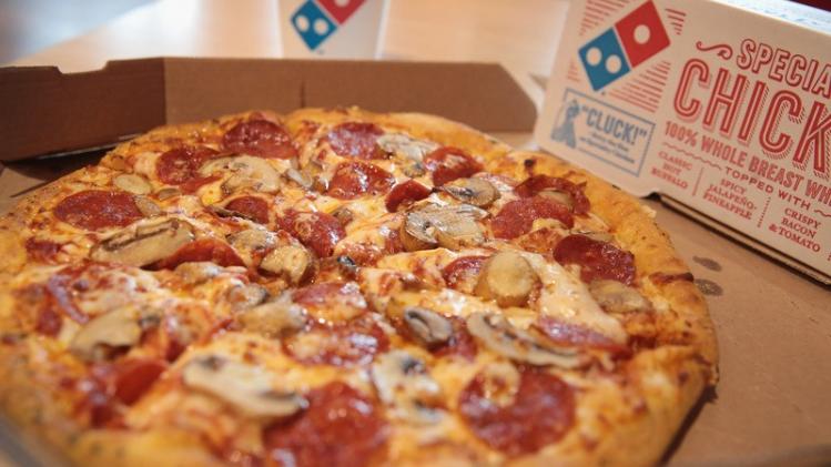 Domino's-medewerker maakt de perfecte pizza... in slechts 27 seconden