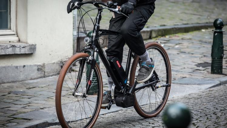 Elektrische fietsers sporten even hard als gewone fietsers