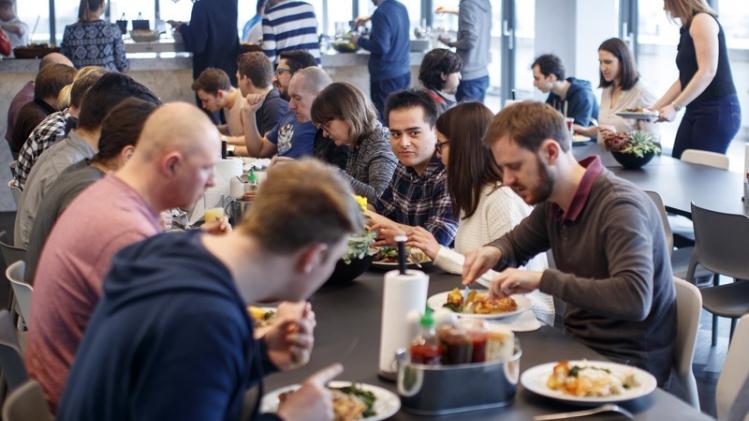 De Belg spendeert slechts 22 minuten aan zijn lunch op zijn werk.