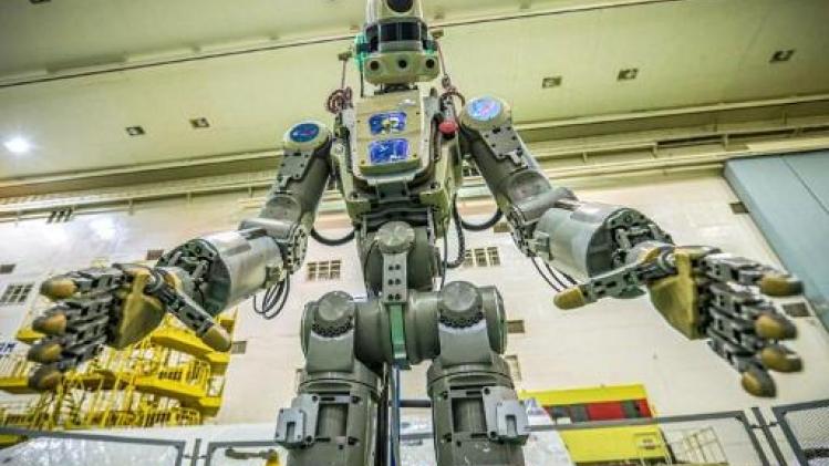 Sojoez met humanoïde robot Fiodor aan boord aangemeerd bij ISS