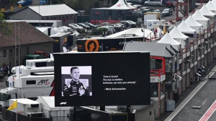 F1-rijders eren overleden Hubert met slogan 'Racing for Anthoine' op wagen
