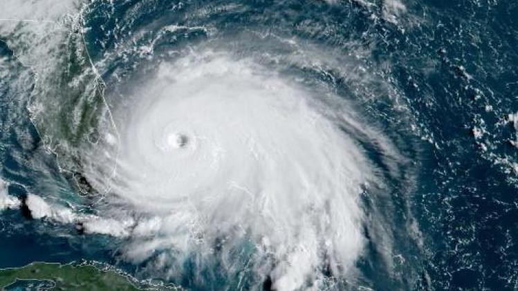 Orkaan verliest licht aan kracht maar blijft "extreem gevaarlijk"