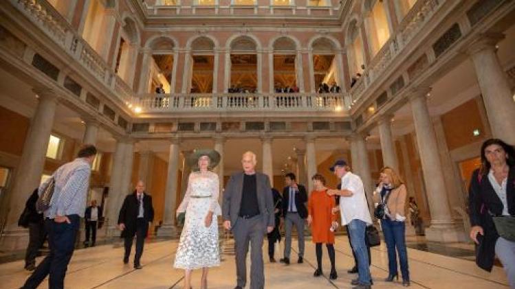 Koningin Mathilde en Luc Tuymans bezoeken Biënnale van Venetië