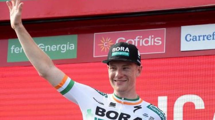 Sam Bennett behaalt tweede ritzege in Vuelta na chaotische sprint