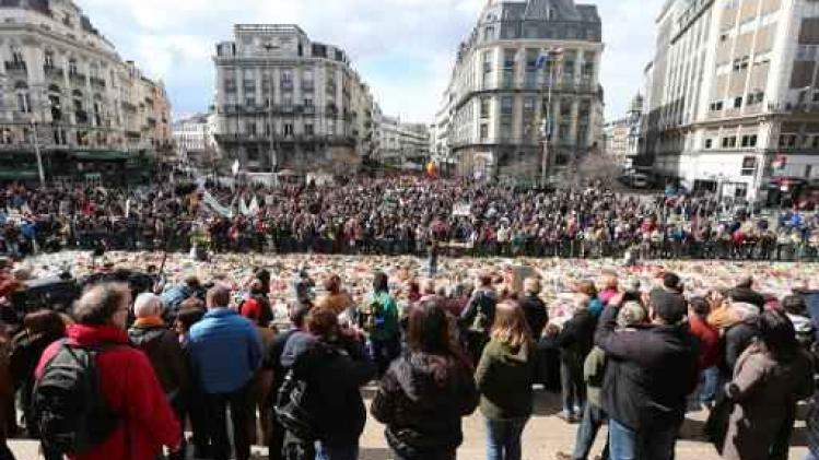 Duizenden burgers onder applaus aangekomen aan Beursplein