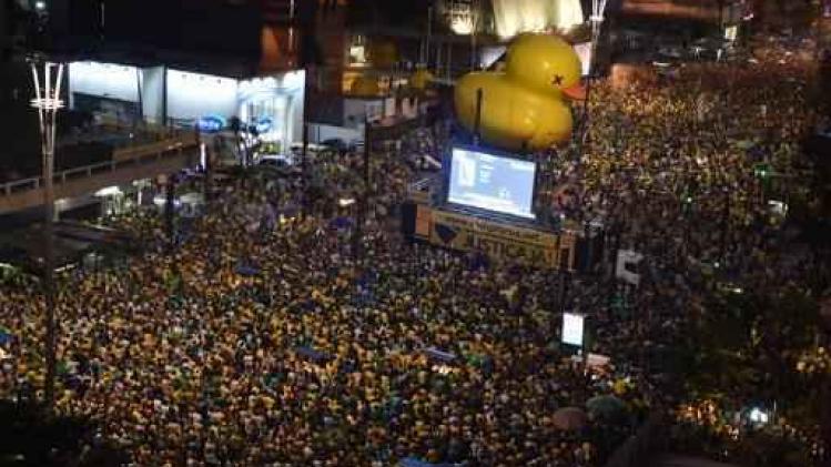 Minder manifestanten dan verwacht voor of tegen Rousseff