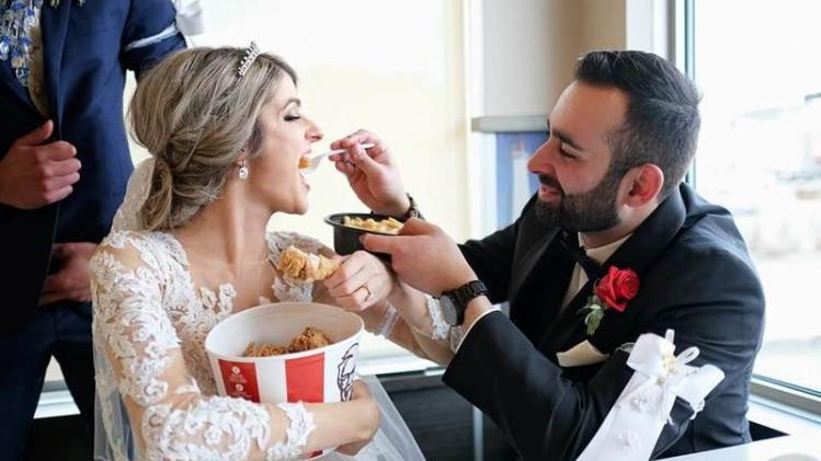 KFC organiseert bruiloften in kippenthema