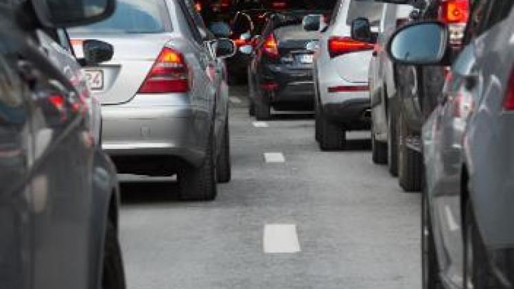 Auto blijft cruciaal in woon-werkverkeer
