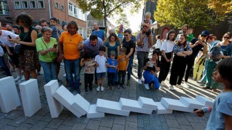 Dominoes geeft startsein van Festival van de architectuur in Gent