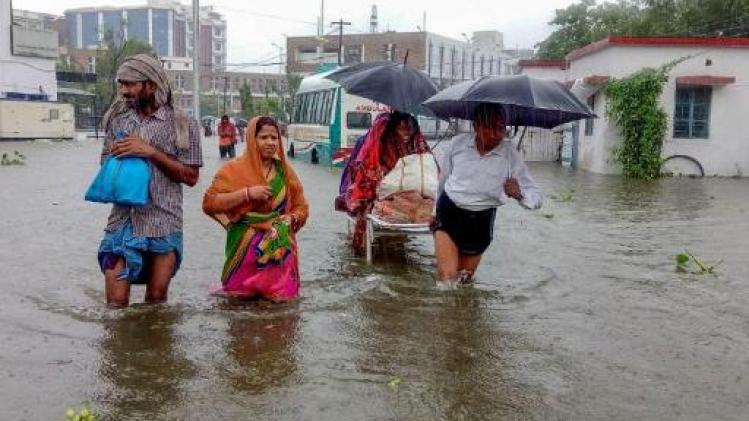 Bijna 100 doden bij overstromingen in noorden India
