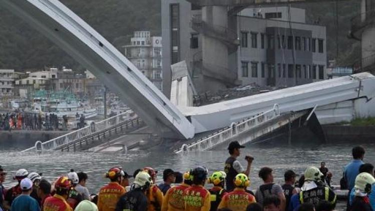 Zes doden na instorting brug in Taiwan