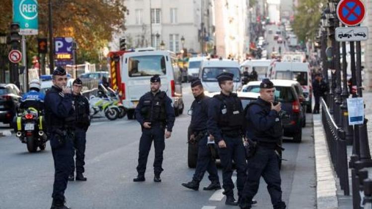 Dodelijke mesaanval in Parijs plaatst speurders voor raadsels