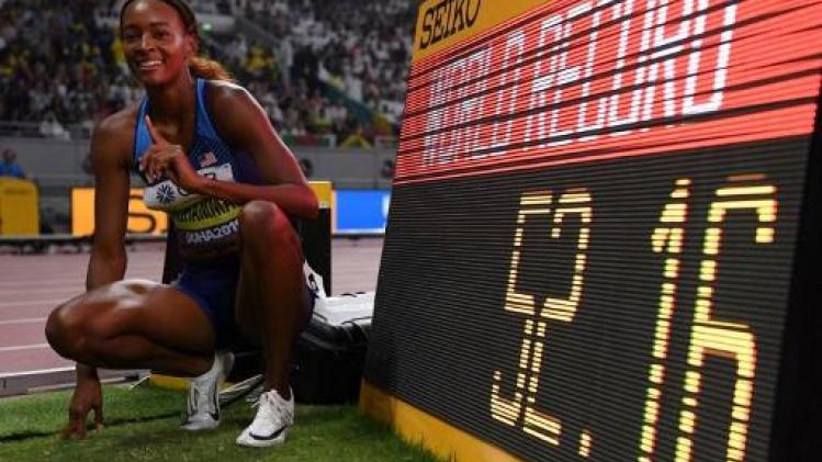 Dalilah Muhammad snelt naar WK-goud in nieuw wereldrecord op 400m horden
