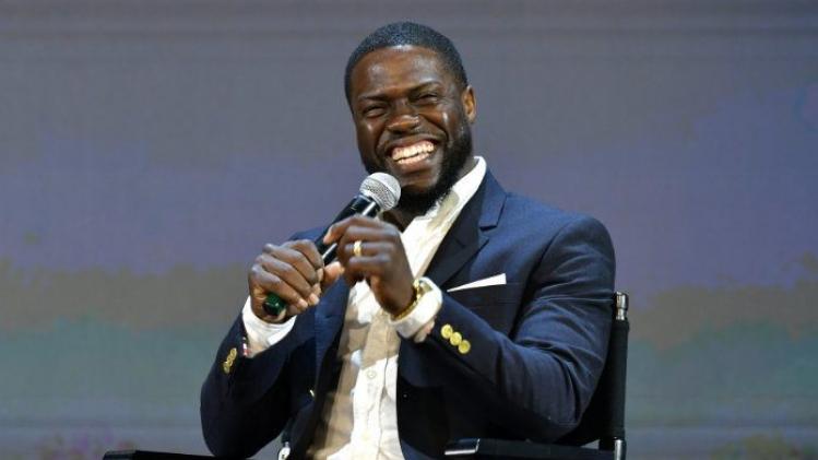 Kevin Hart is weer aan het werk gegaan. Dat is opvallend, want de Amerikaanse acteur was een maand geleden betrokken bij een horrorcrash.