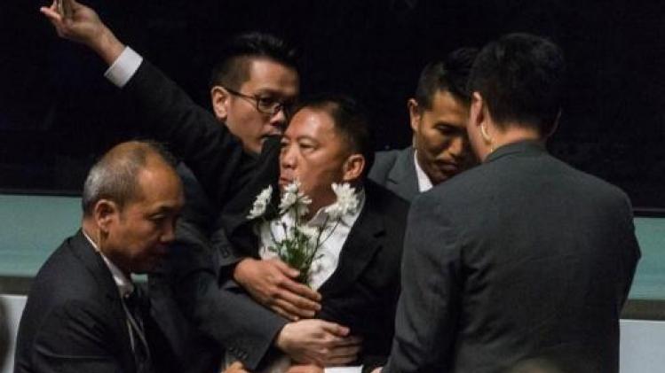 Leider Carrie Lam opnieuw onderbroken in parlement door oppositie
