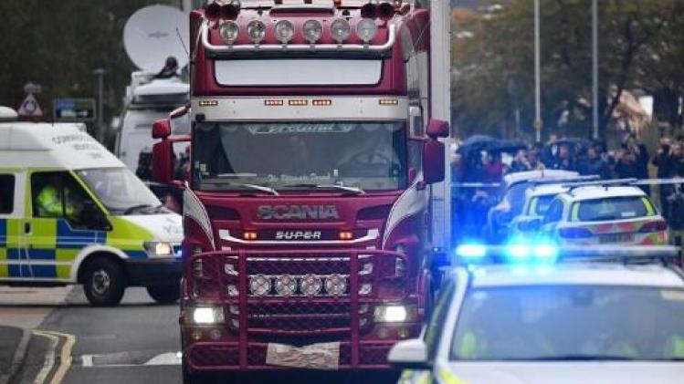 Huiszoekingen na ontdekking van 39 lichamen in vrachtwagencontainer in Engeland