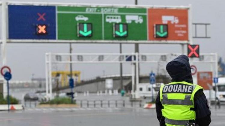 Tien onderkoelde migranten in koelwagen in Calais ontdekt