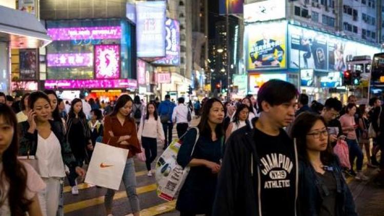 Handelsoorlog en betogingen duwen Hongkong in recessie