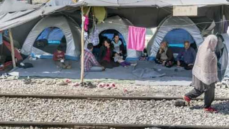 Vluchtelingencrisis - "Tientallen migranten slagen erin Macedonië binnen te dringen"