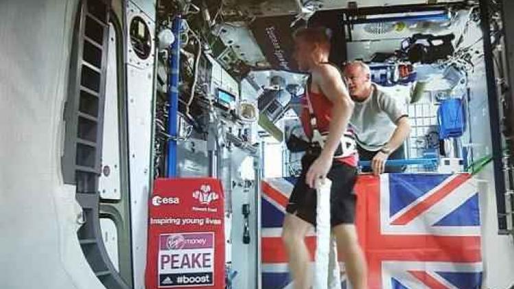 Britse astronaut Tim Peake loopt marathon in de ruimte
