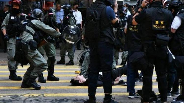 Geweld laait op in Hongkong nadat politie betoger neerschiet