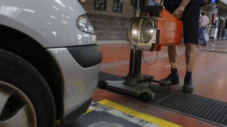 Vlaamse autokeuringscentra gaan strenger toezien op gebreken aan lichten