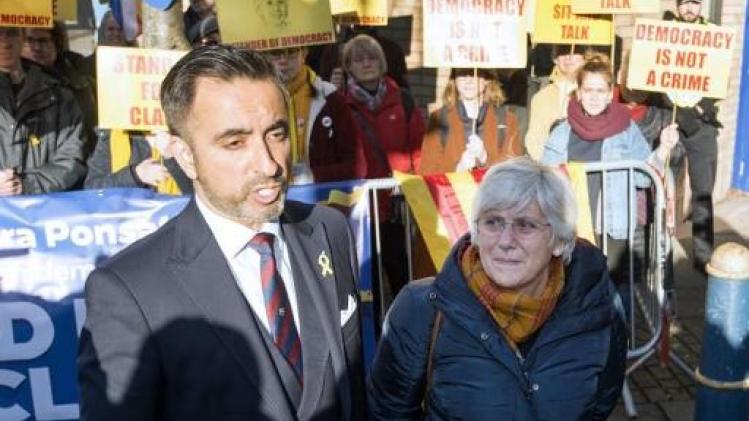 Door Spanje gezochte Catalaanse politica geeft zich aan bij Schotse politie