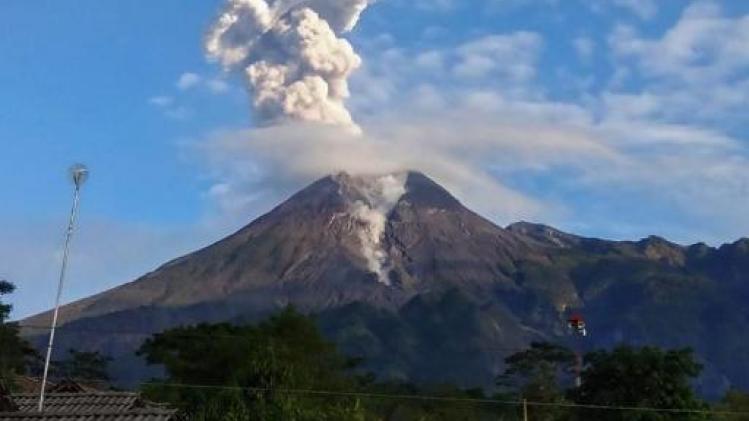 Merapi-vulkaan op eiland Java spuwt as
