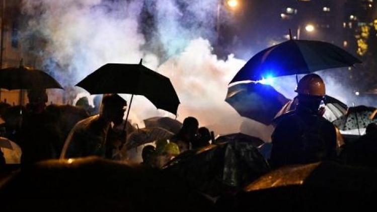 Onrust Honkong - Politie dreigt met scherp te schieten als betogers dodelijke wapens inzetten