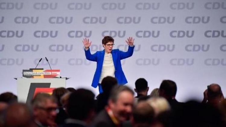 Kramp-Karrenbauer daagt critici uit en krijgt steun van CDU op partijcongres