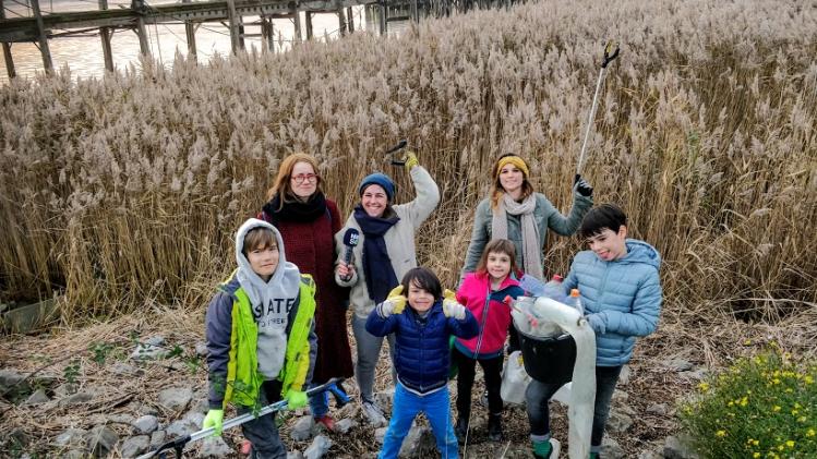 Hoe kinderen kunst leren maken met plastic afval uit Schelde