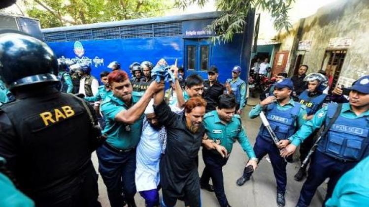 Zeven extremisten veroordeeld tot ophanging voor aanslag op café in Bangladesh