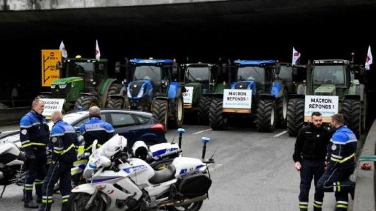 Boze boeren blokkeren deel van ring van Parijs