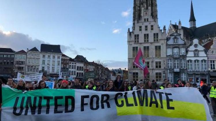 Meer dan 2.000 manifestanten vragen in 7 steden meer inspanningen voor het klimaat