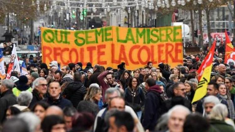 Zeven van de acht raffinaderijen in Frankrijk geblokkeerd door algemen staking