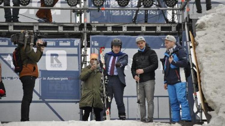 Bart De Wever opent Belgisch ski- en snowboardkampioenschap met vlotte afdaling