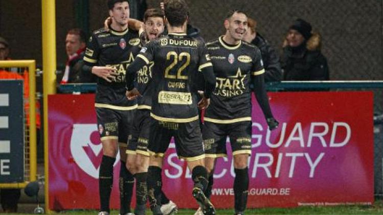 Jupiler Pro League - Moeskroen wint burenduel en duwt Kortrijk nog wat dieper in de put
