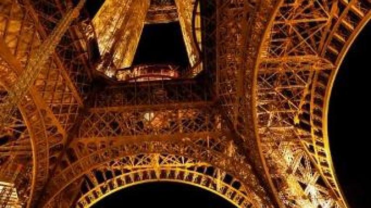 Staking treft ook toeristen in Parijs - Eiffeltoren gesloten