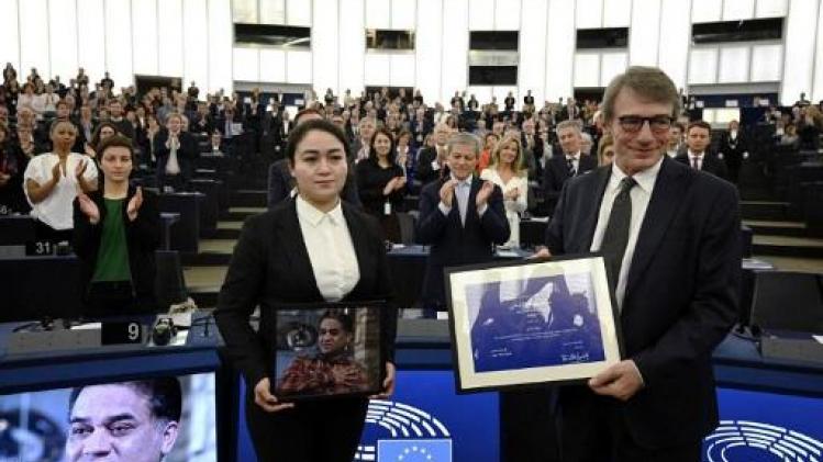 Dochter Oeigoerse geleerde Ilham Tohti neemt Europese Sacharovprijs in ontvangst